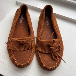 Minnetonka Tan Suede Fringe Moccasins